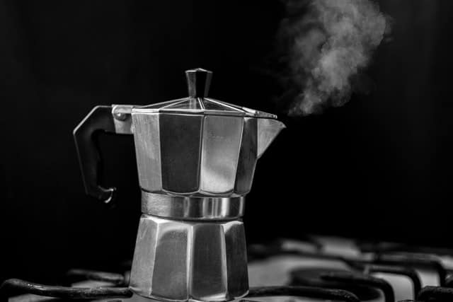 make macchiato in moka pot